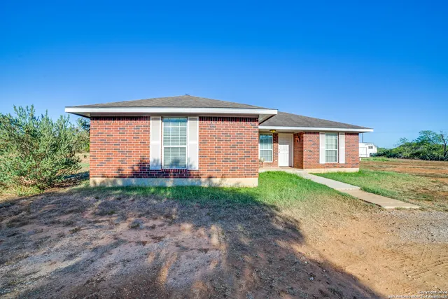 $375,000 | 8180 Fm 2146, Jourdanton, TX 78026