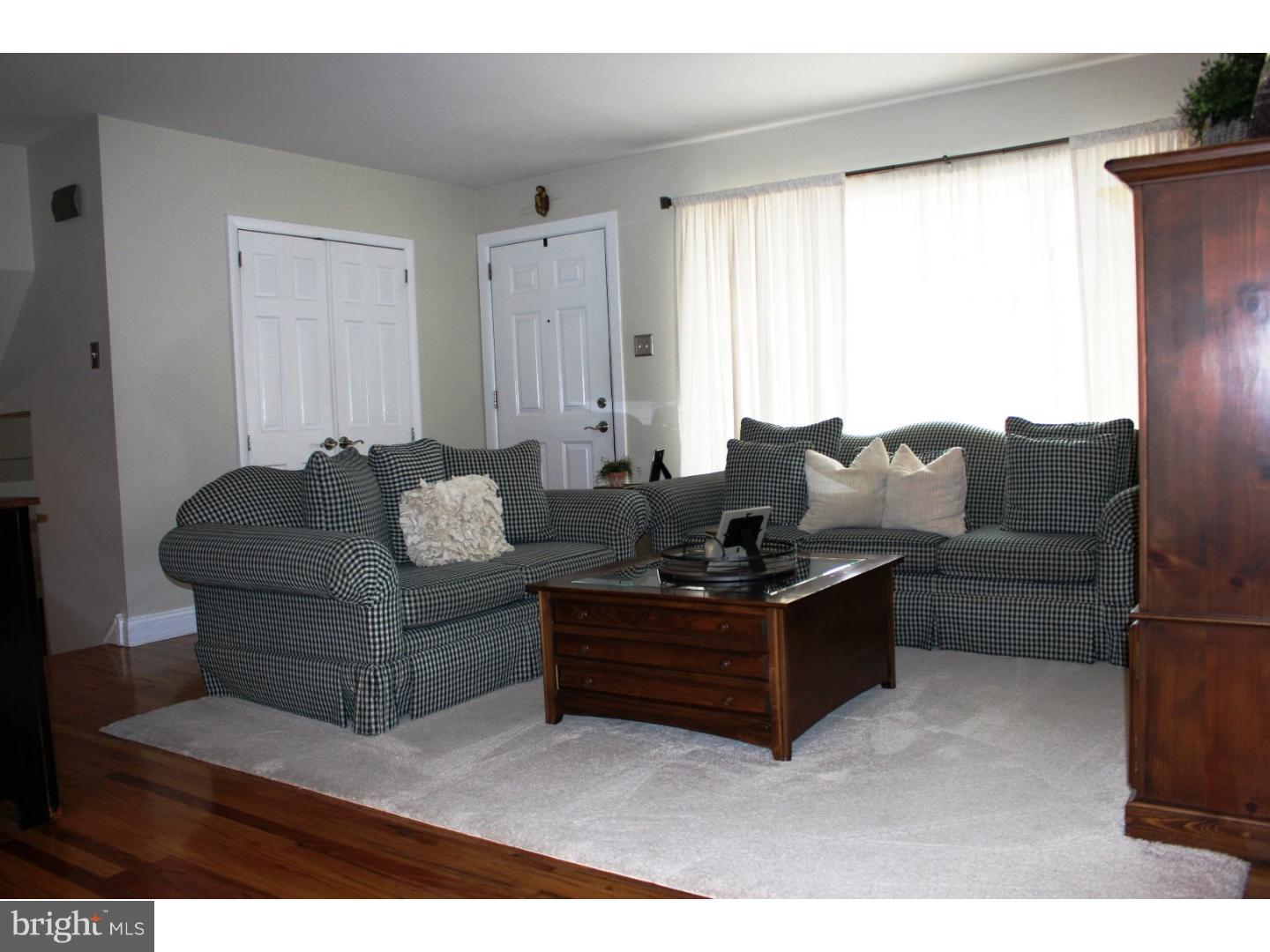 1139 Norwalk Road Philadelphia, PA 19115 - Photo 2 of 24 Living Room