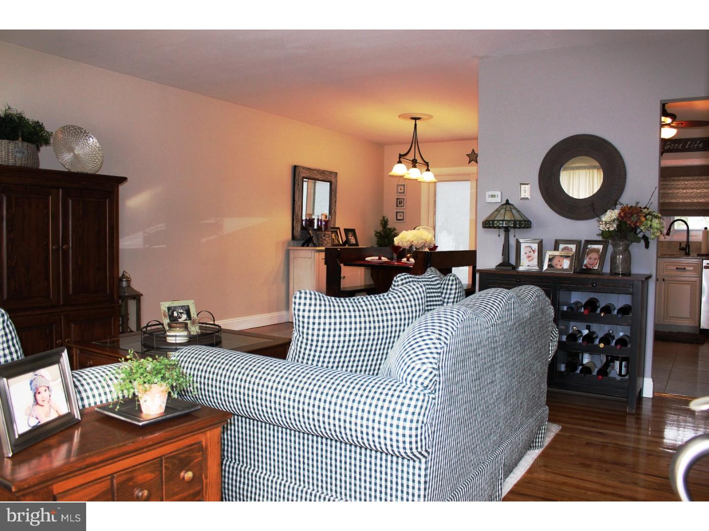 1139 Norwalk Road Philadelphia, PA 19115 - Photo 3 of 24 Living Room
