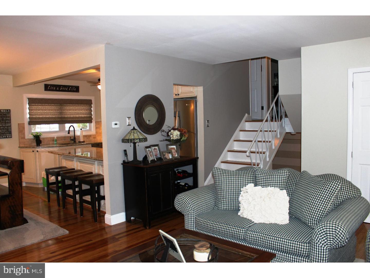 1139 Norwalk Road Philadelphia, PA 19115 - Photo 5 of 24 Living Room