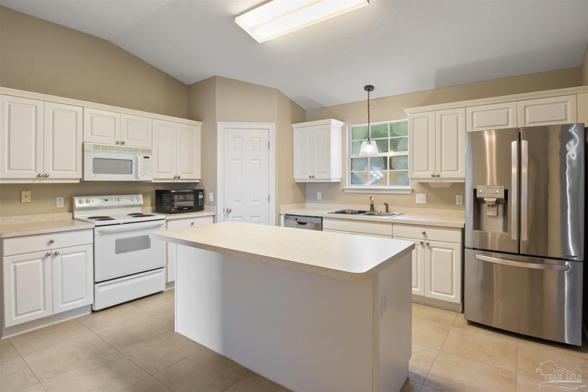 3045 Red Fern Road Cantonment, FL 32533 - Photo 10 of 36 Gallery Image 10