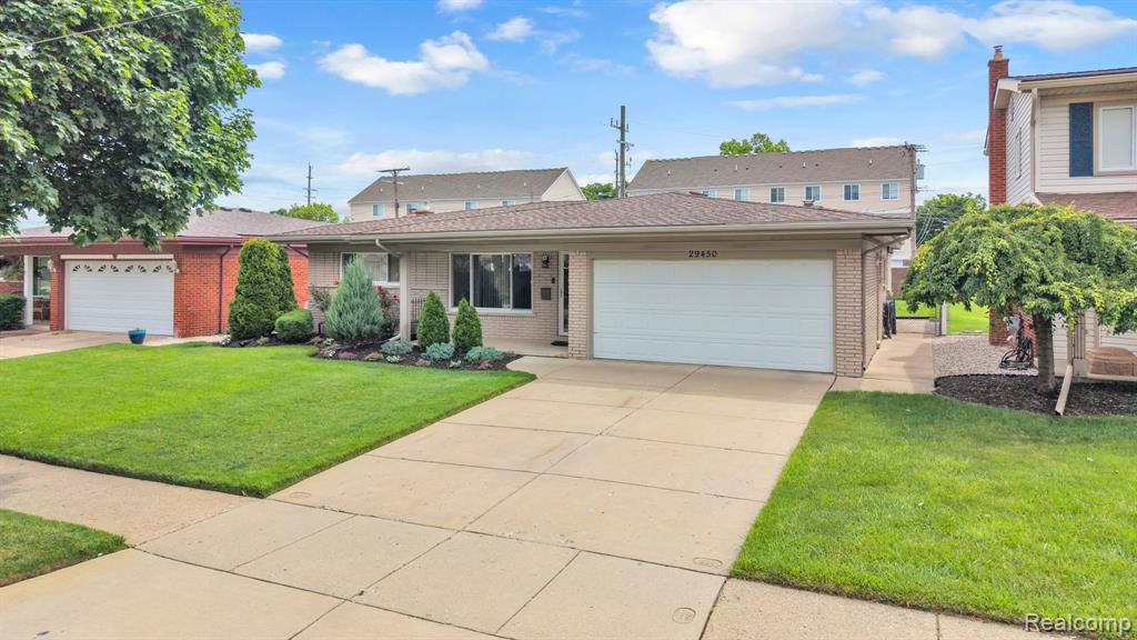 29450 Desmond Drive Warren, MI 48093 - Photo 4 of 49