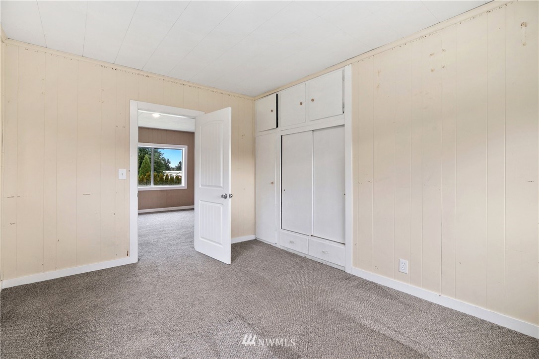 9228 176th Avenue Southwest Rochester, WA 98579 - Photo 8 of 24 an empty room with window