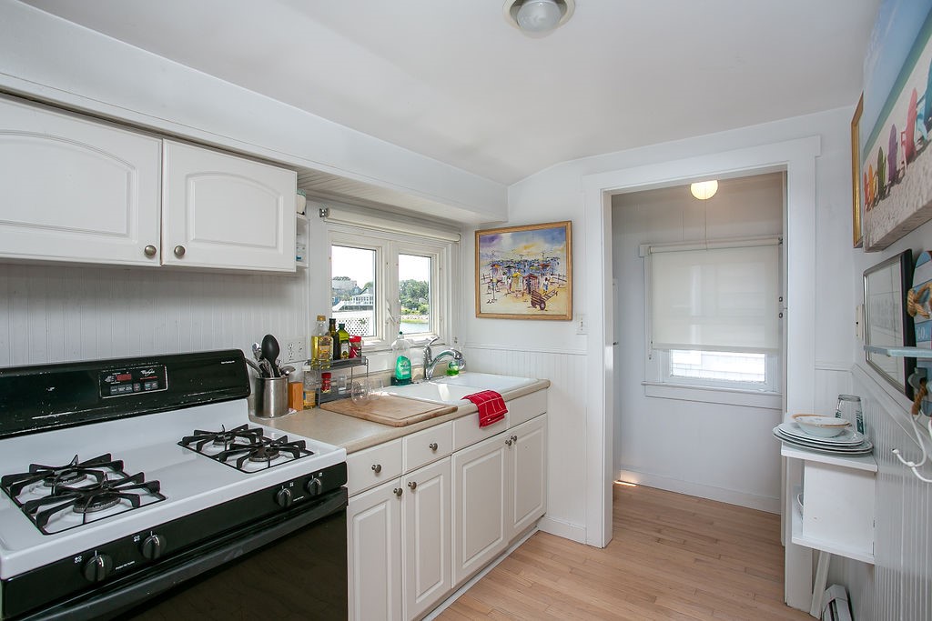 269 Riverside Street Portsmouth, RI 02871 - Photo 18 of 30