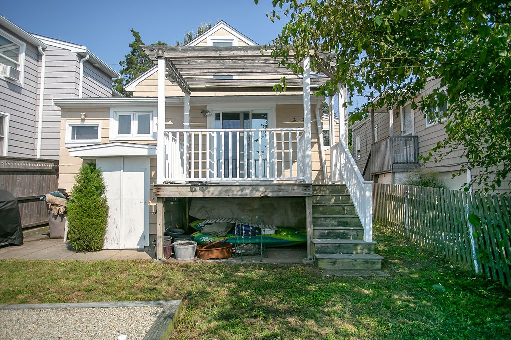 269 Riverside Street Portsmouth, RI 02871 - Photo 5 of 30