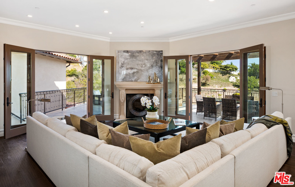 6280 Zumirez Drive Malibu, CA 90265 - Photo 18 of 54