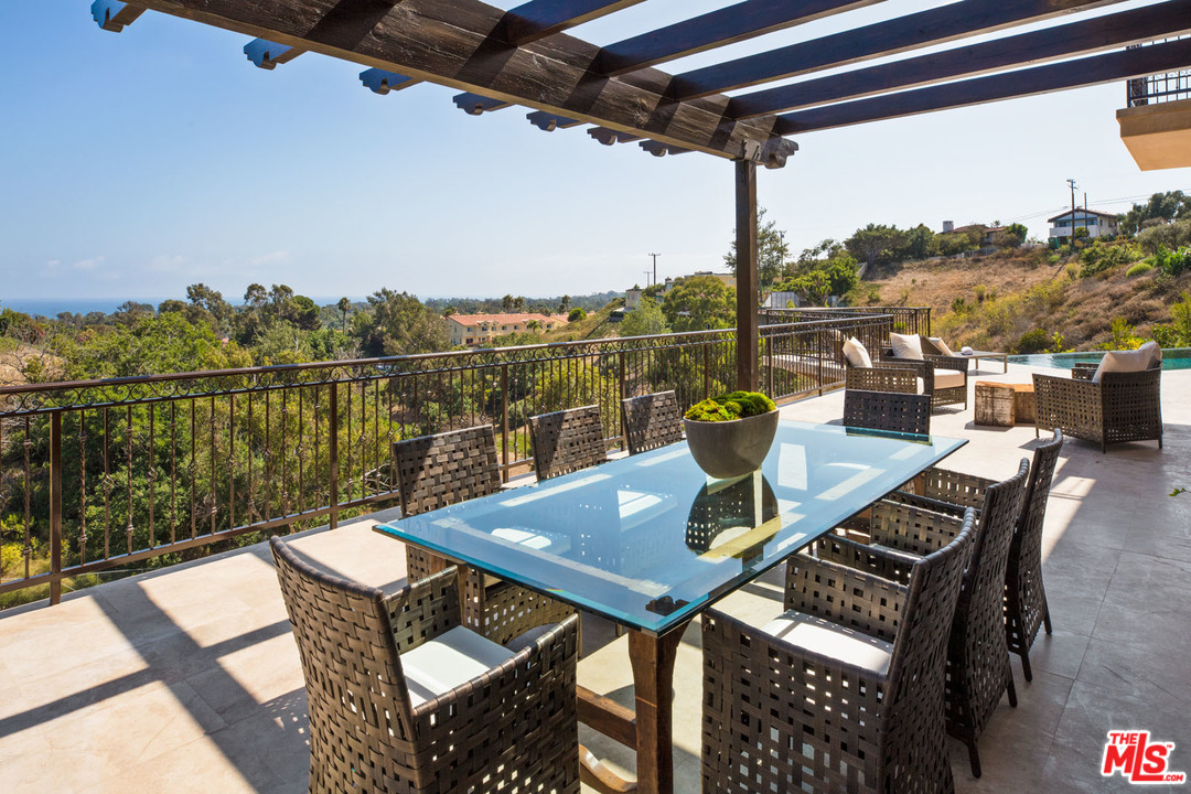 6280 Zumirez Drive Malibu, CA 90265 - Photo 20 of 54