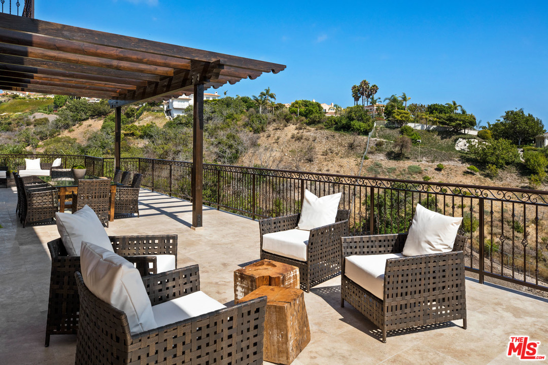 6280 Zumirez Drive Malibu, CA 90265 - Photo 21 of 54