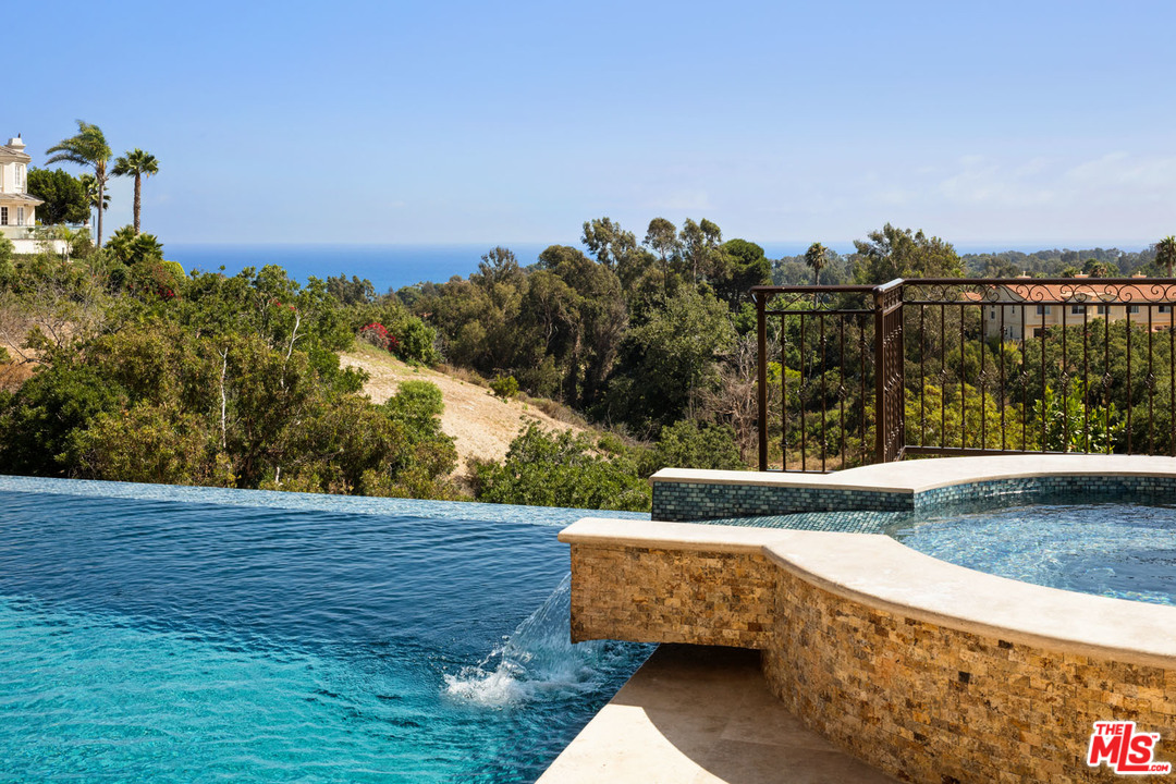 6280 Zumirez Drive Malibu, CA 90265 - Photo 24 of 54