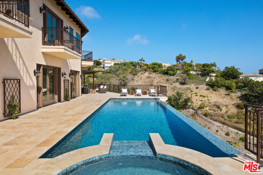 6280 Zumirez Drive Malibu, CA 90265 - Photo 25 of 54