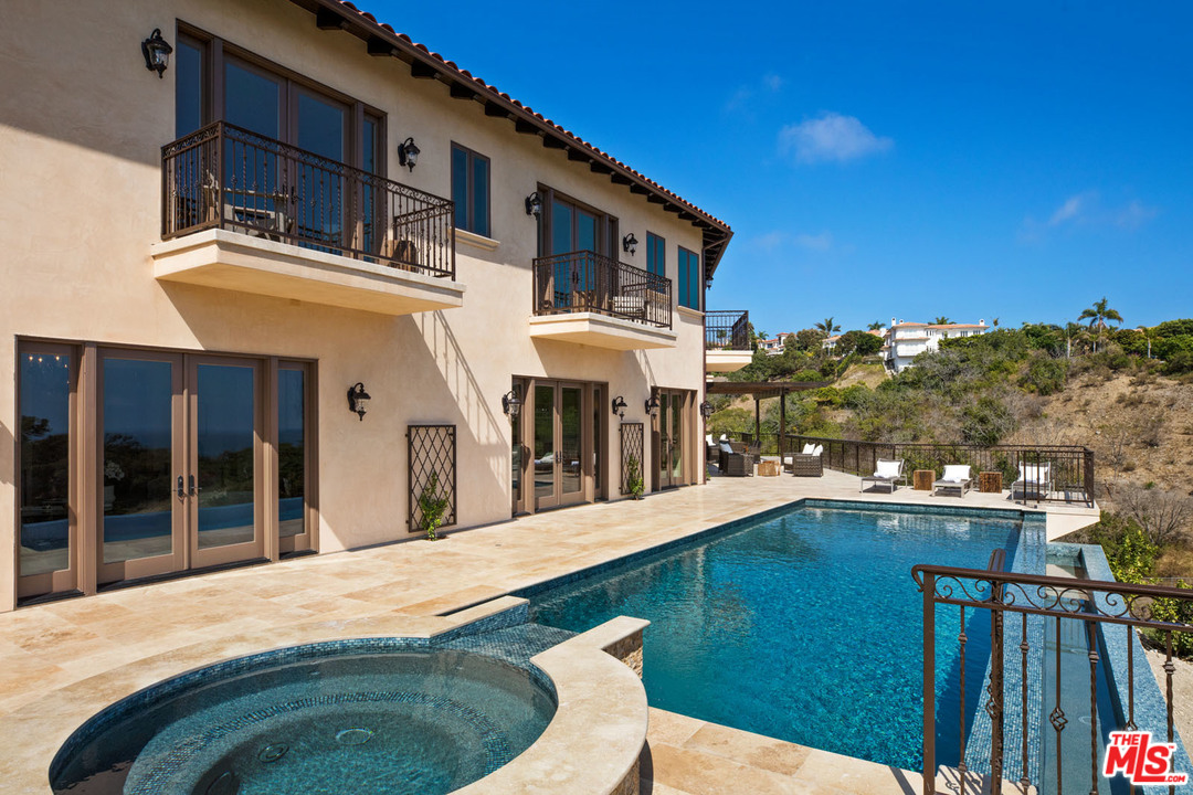 6280 Zumirez Drive Malibu, CA 90265 - Photo 26 of 54