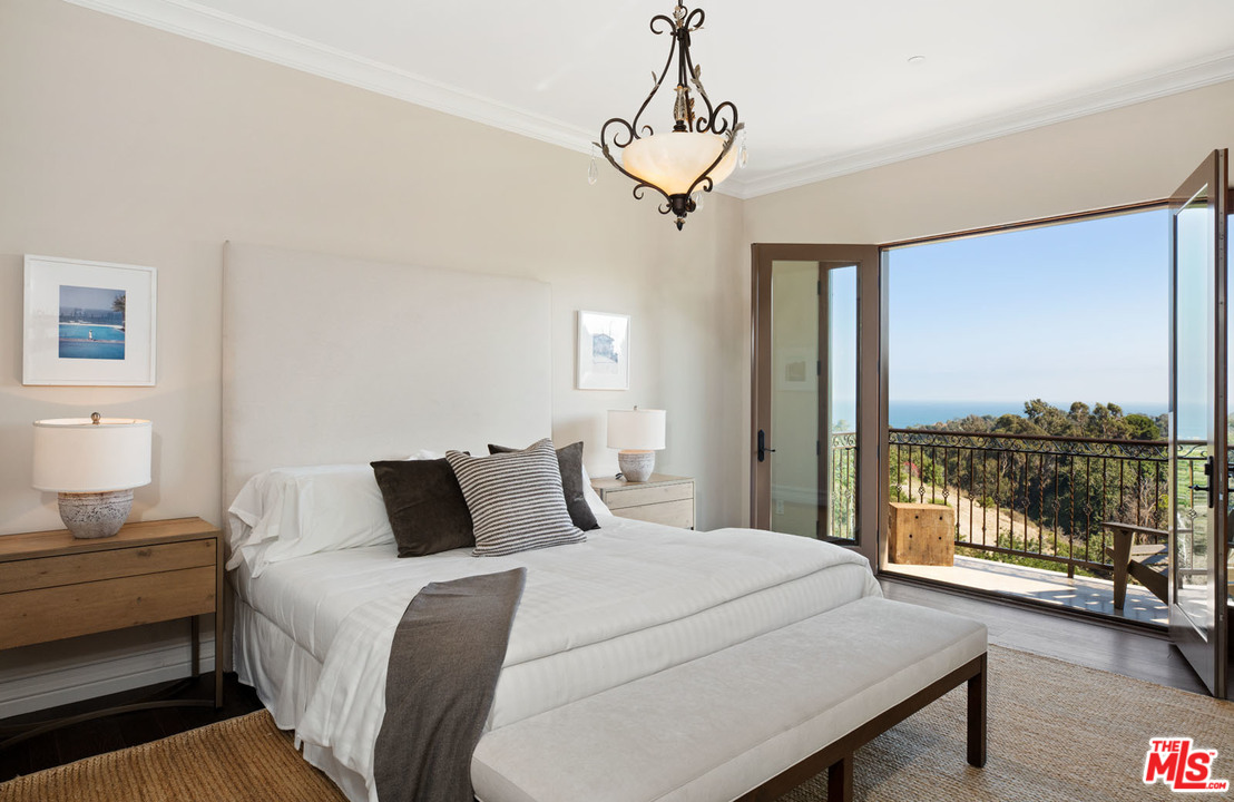 6280 Zumirez Drive Malibu, CA 90265 - Photo 43 of 54