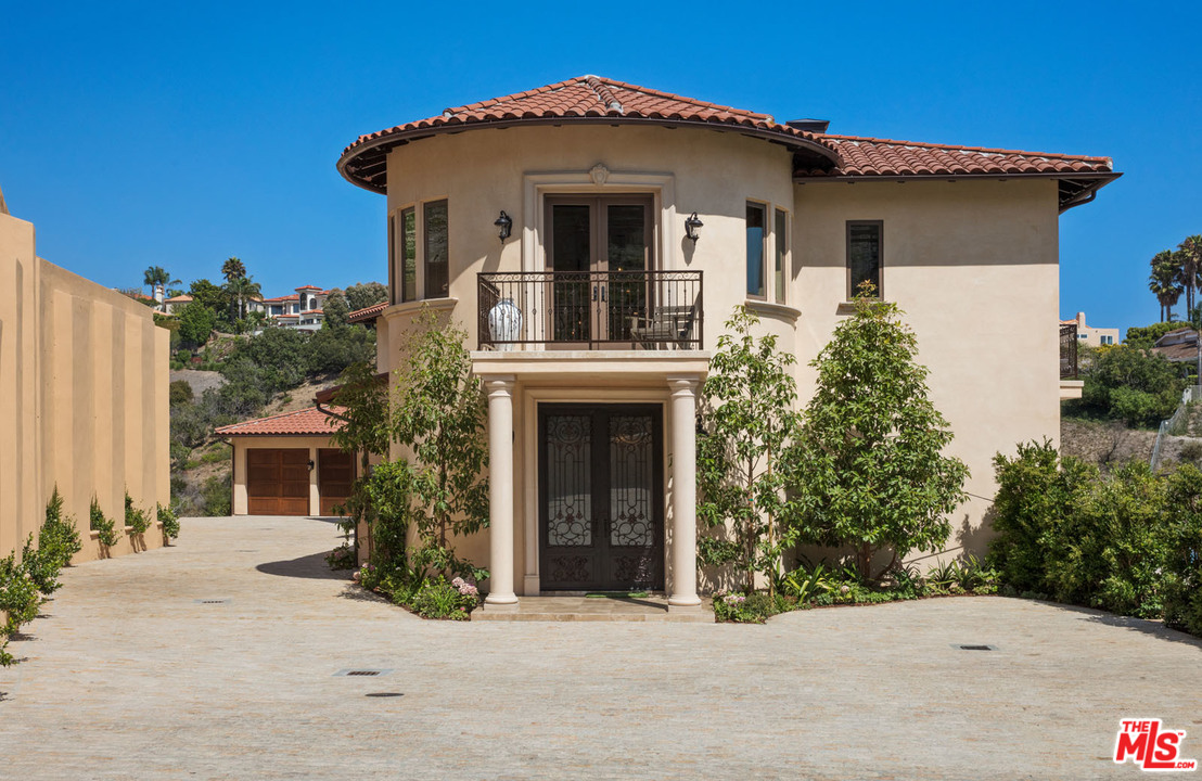 6280 Zumirez Drive Malibu, CA 90265 - Photo 6 of 54