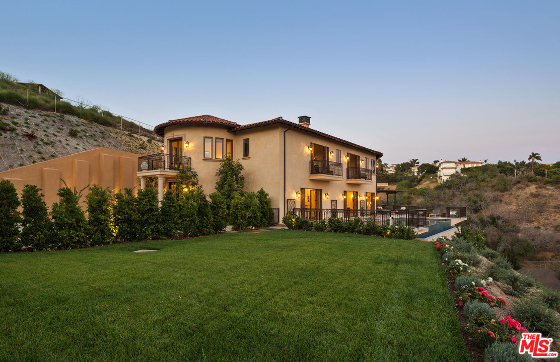 6280 Zumirez Drive Malibu, CA 90265 - Photo 53 of 54