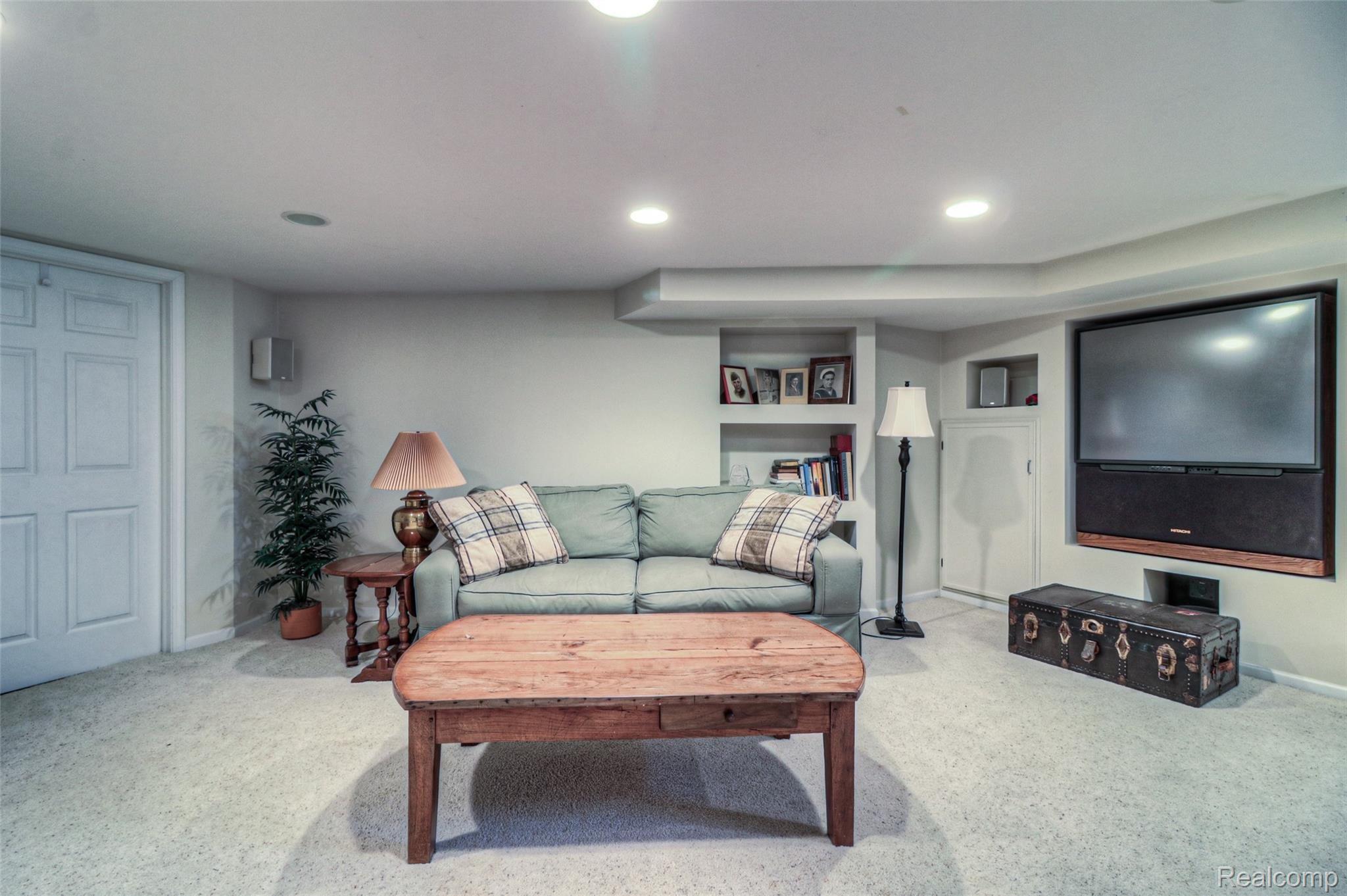 1107 Valley Stream Drive Rochester, MI 48309 - Photo 32 of 50 -35.jpg