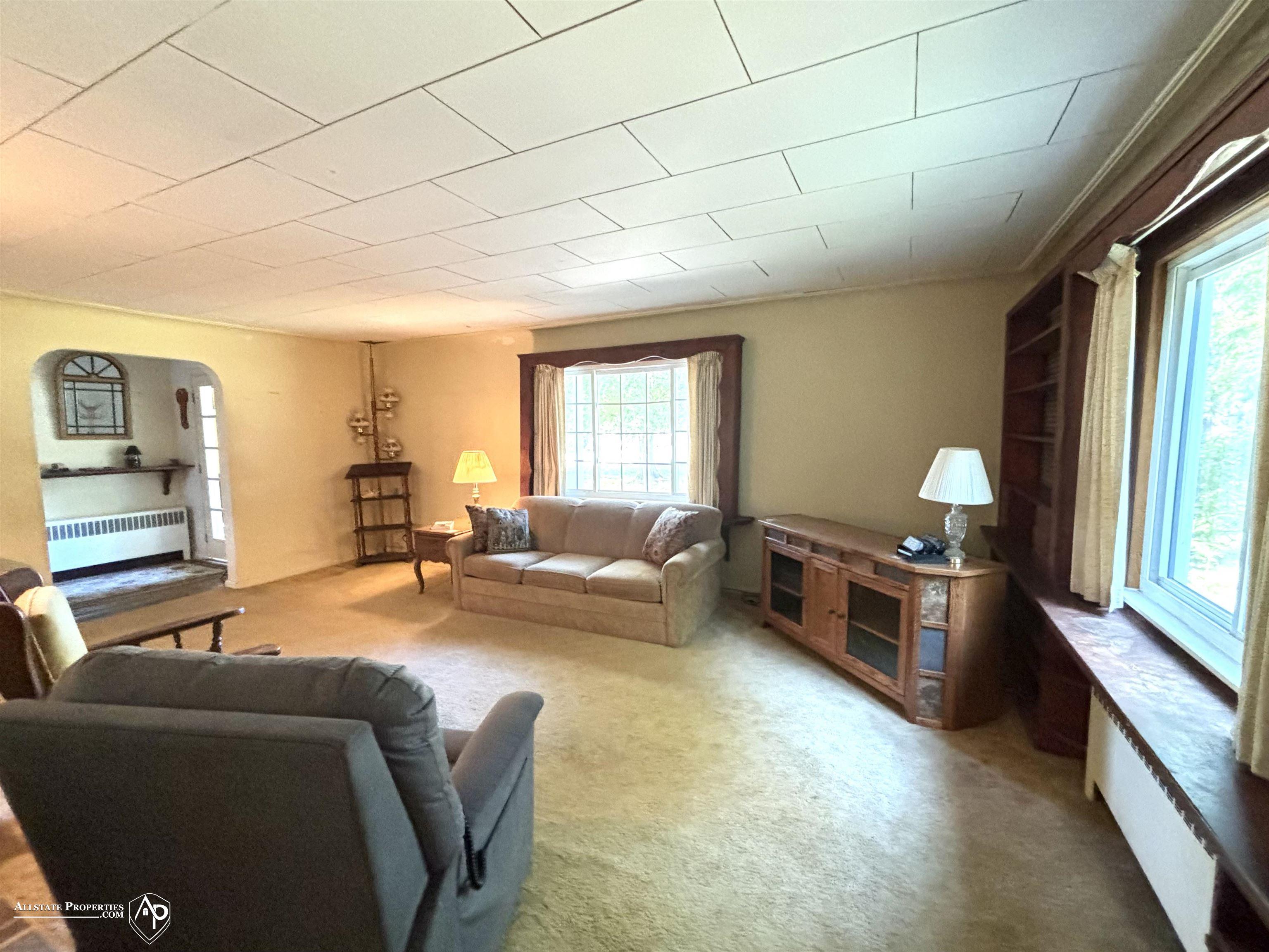6096 East Pierson Road Flint, MI 48506 - Photo 5 of 15 50155593-add80530-00a2-41f2-8525-2cef229288bc.JPG