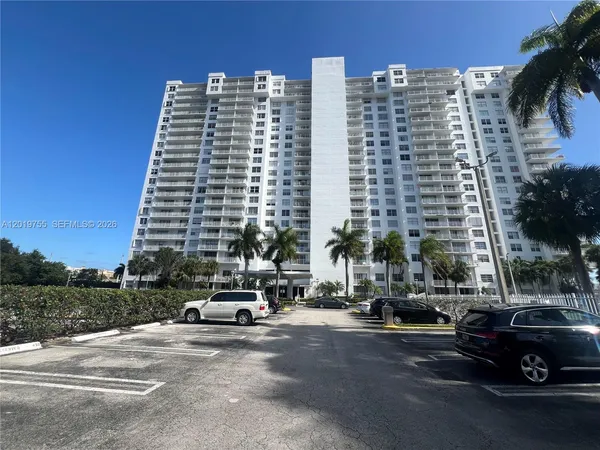$1,900 | 2801 Northeast 183rd Street, Unit 405W, Aventura, FL 33160