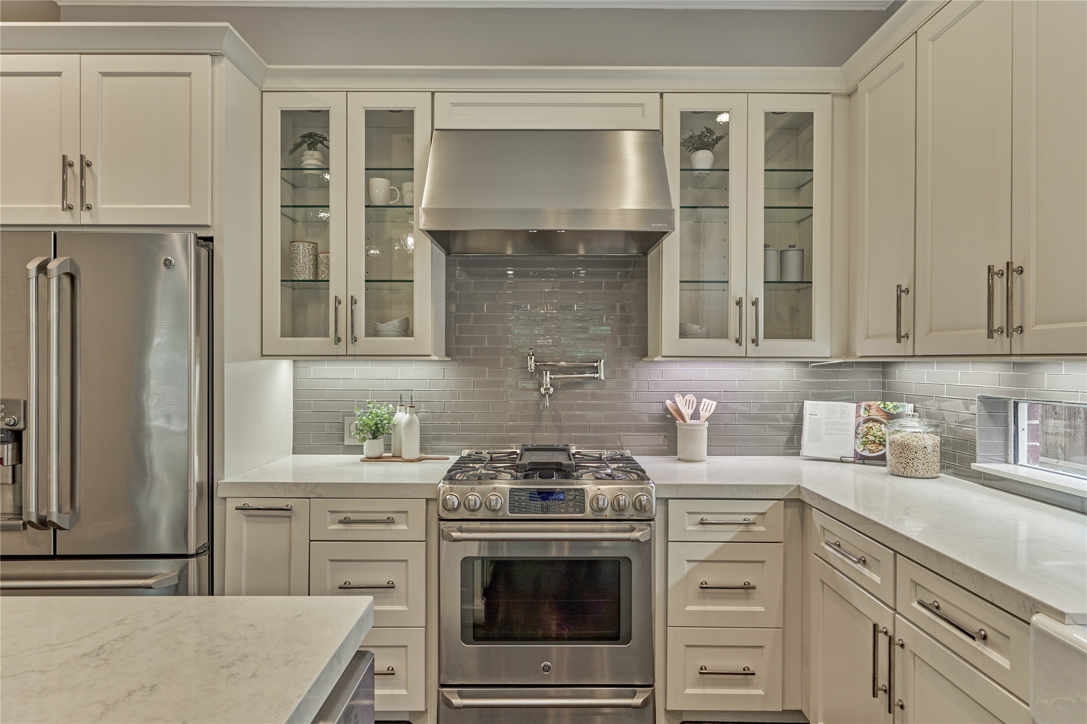 7 Gentry Oak Court Spring, TX 77381 - Photo 20 of 50 a kitchen with stainless steel appliances granite countertop a stove a sink and a refrigerator