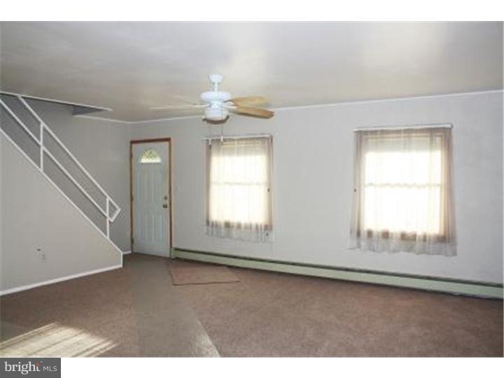34 Cleft Rock Road Levittown, PA 19057 - Photo 3 of 12 Living Room