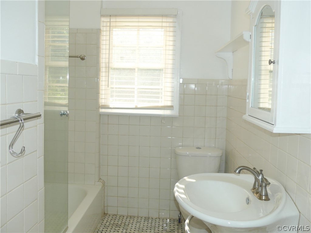 272 Germantown Road Keysville, VA 23947 - Photo 27 of 34 a bathroom with a sink a toilet and shower