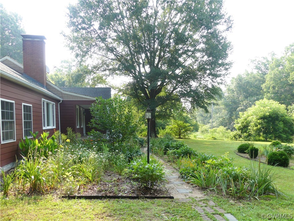 272 Germantown Road Keysville, VA 23947 - Photo 5 of 34 a view of a house with a yard