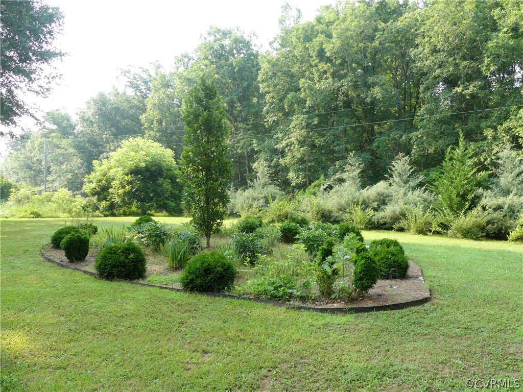272 Germantown Road Keysville, VA 23947 - Photo 7 of 34 a view of a garden with a fountain