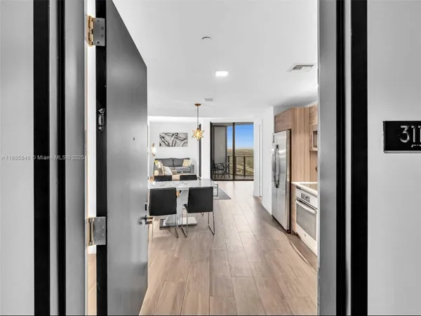 $4,500 | 121 Northeast 34th Street, Unit 3114, Miami, FL 33137