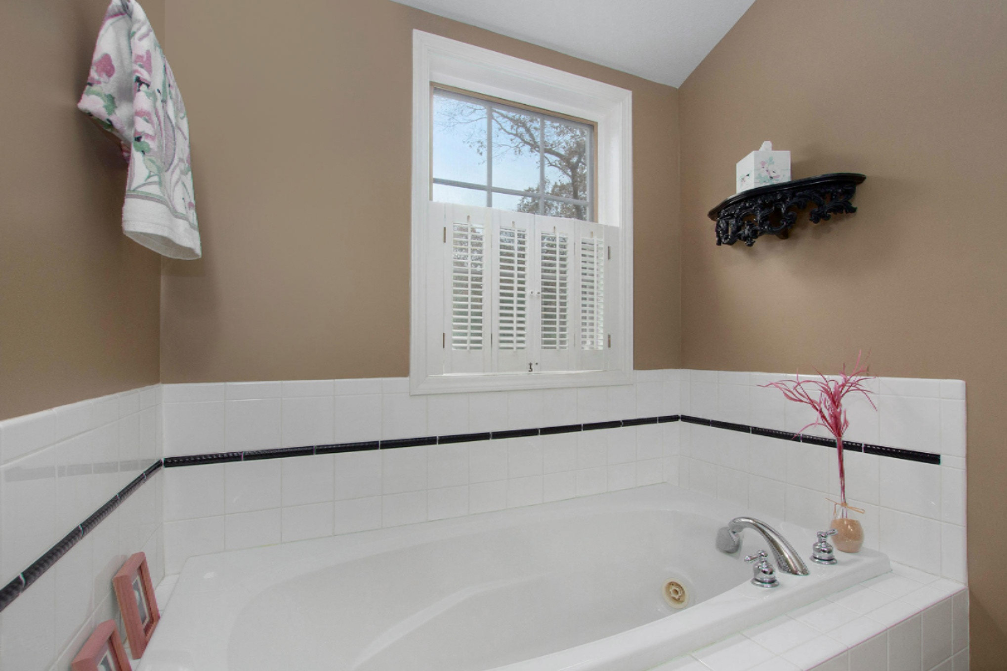 2962 Ridgeview Street, Unit 22 North Muskegon, MI 49445 - Photo 29 of 34 Whirlpool tub