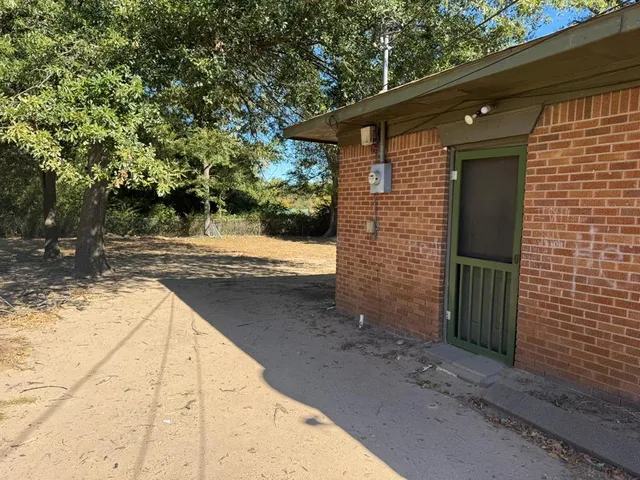 a view of a pathway of a house with a yard
