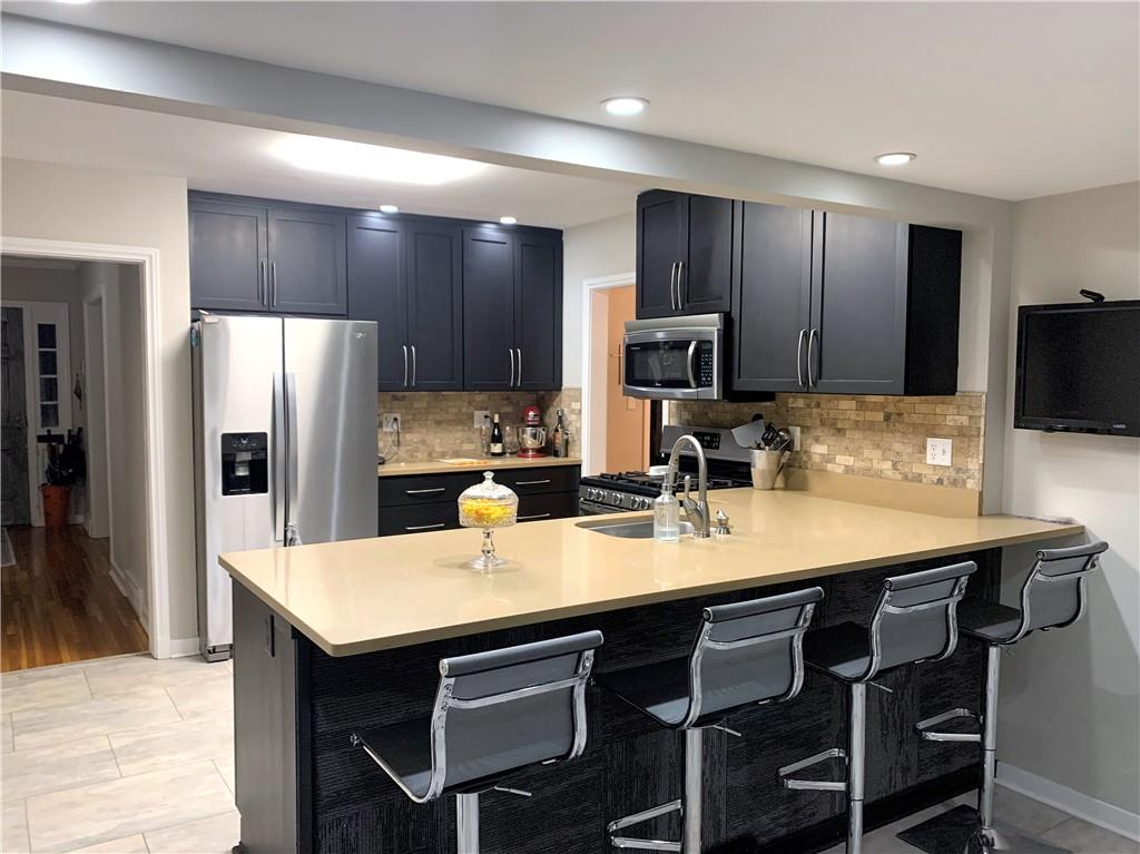 2302 Franklin Street Columbus, IN 47201 - Photo 3 of 37