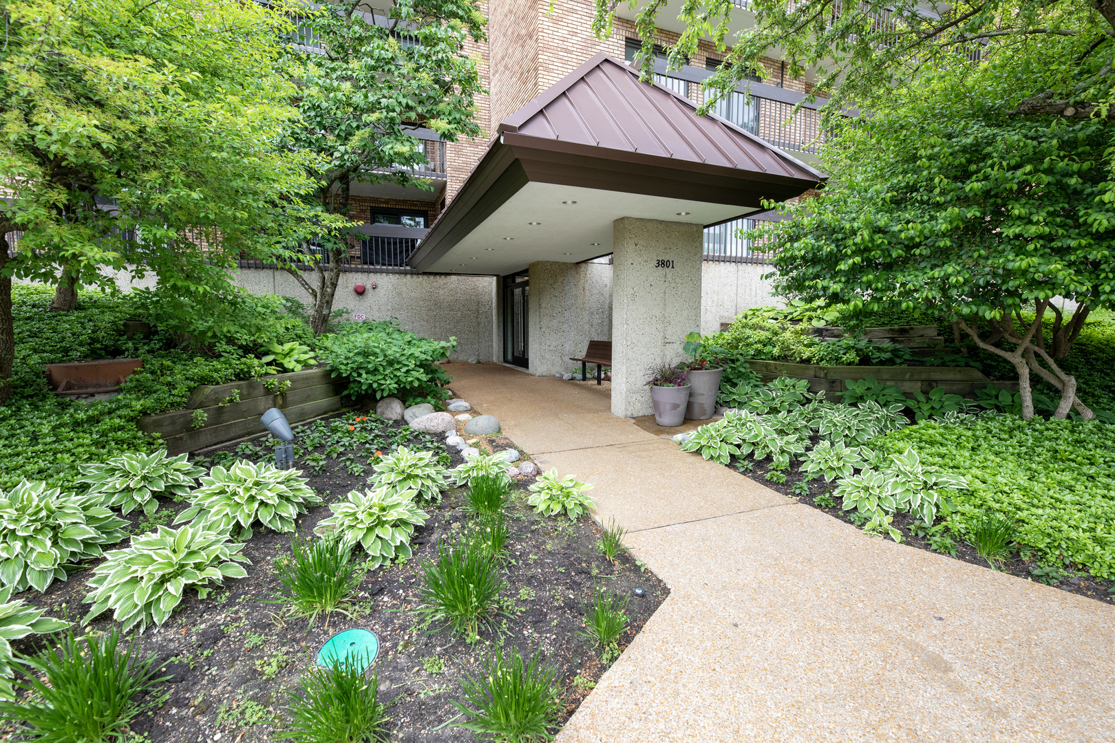 3801 Mission Hills Road, Unit 503 Northbrook, IL 60062 - Photo 2 of 31