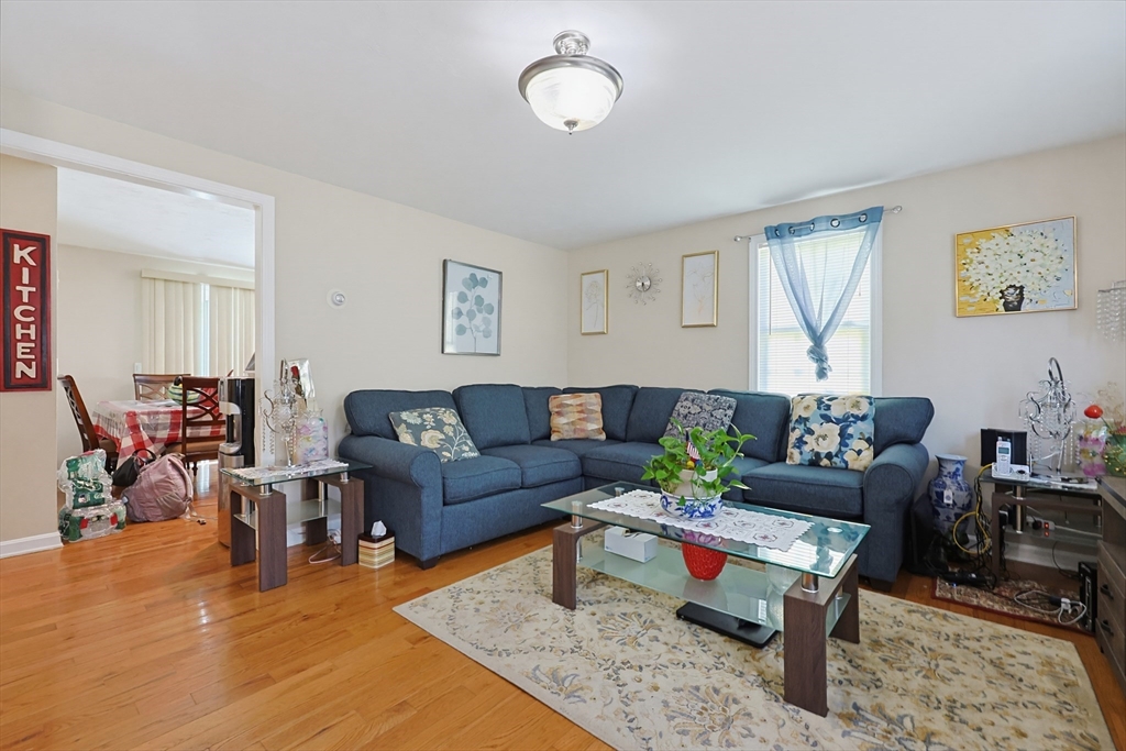 17 Bolton Street Worcester, MA 01604 - Photo 8 of 27