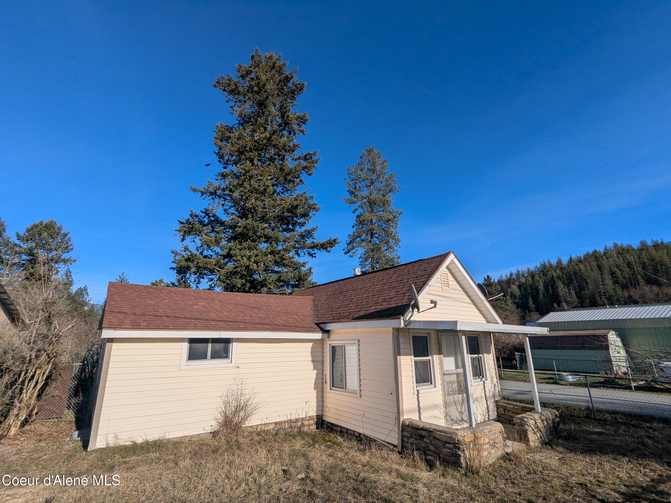 6 Maple Street Pinehurst, ID 83850 - Photo 1 of 25 6 Maple Ave - Pinehurst