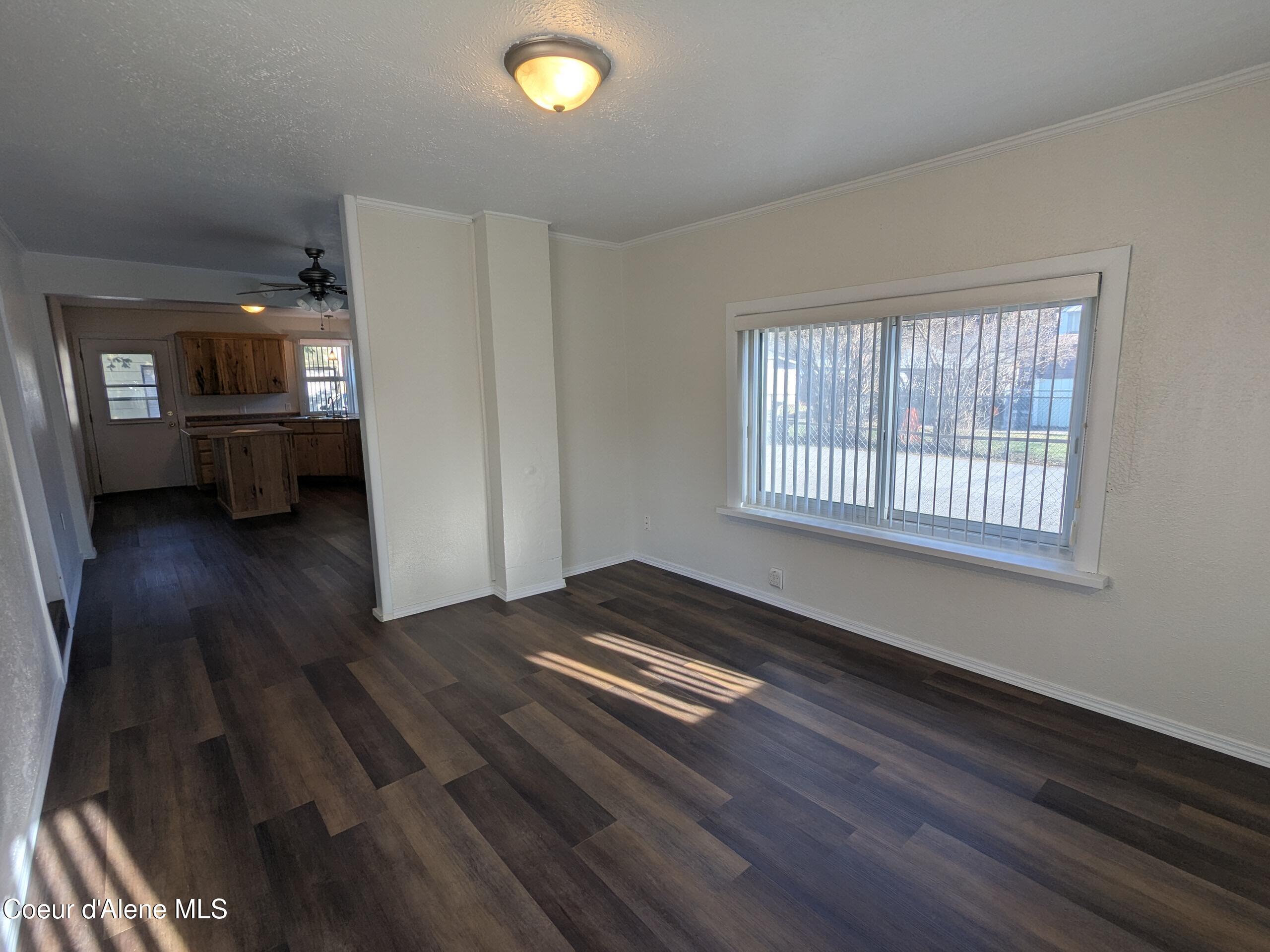 6 Maple Street Pinehurst, ID 83850 - Photo 3 of 25 Living Room From Entry