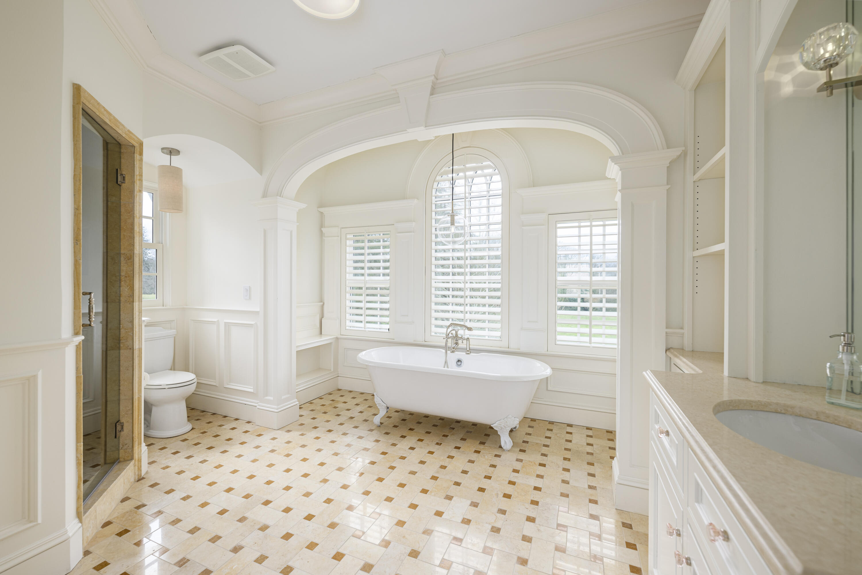 727 Smith Ridge Road New Canaan, CT 06840 - Photo 19 of 31 a spacious bathroom with a bathtub and a shower