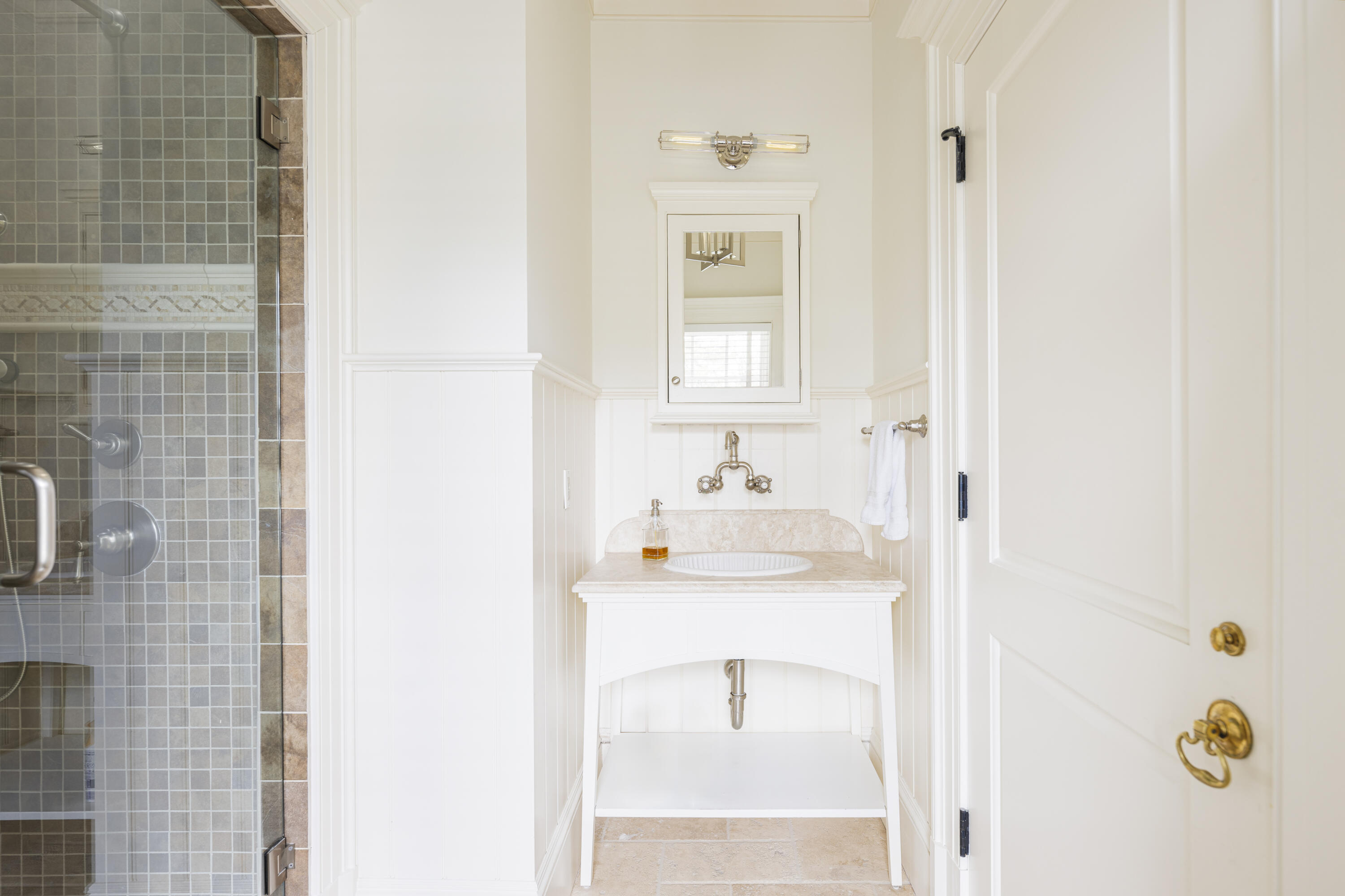727 Smith Ridge Road New Canaan, CT 06840 - Photo 22 of 31 a bathroom with a sink and a mirror