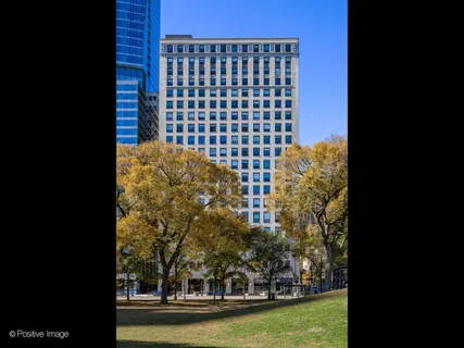 $825,000 | 910 South Michigan Avenue, Unit 1811, Chicago, IL 60605