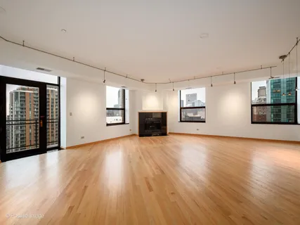$825,000 | 910 South Michigan Avenue, Unit 1811, Chicago, IL 60605