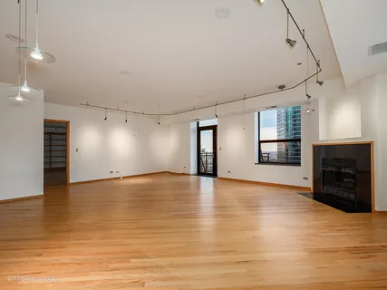 $825,000 | 910 South Michigan Avenue, Unit 1811, Chicago, IL 60605