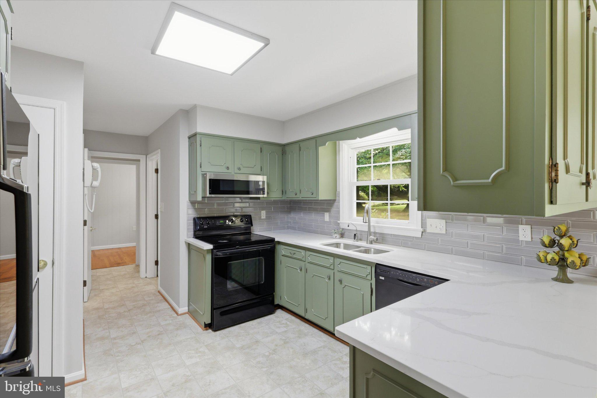 7007 Runnymeade Court Frederick, MD 21702 - Photo 10 of 37 Charming kitchen with modern flair.