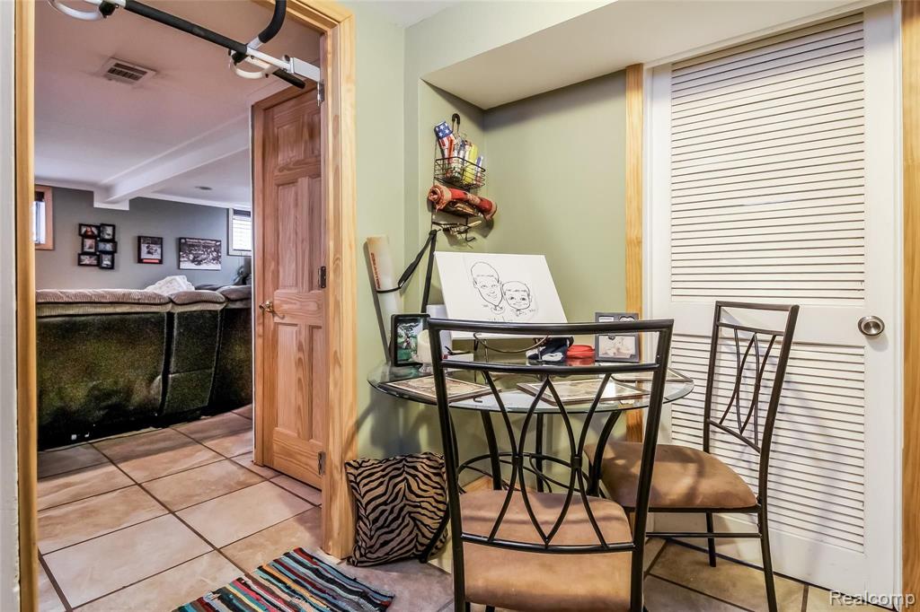 2675 Dutton Road Rochester Hills, MI 48306 - Photo 28 of 42
