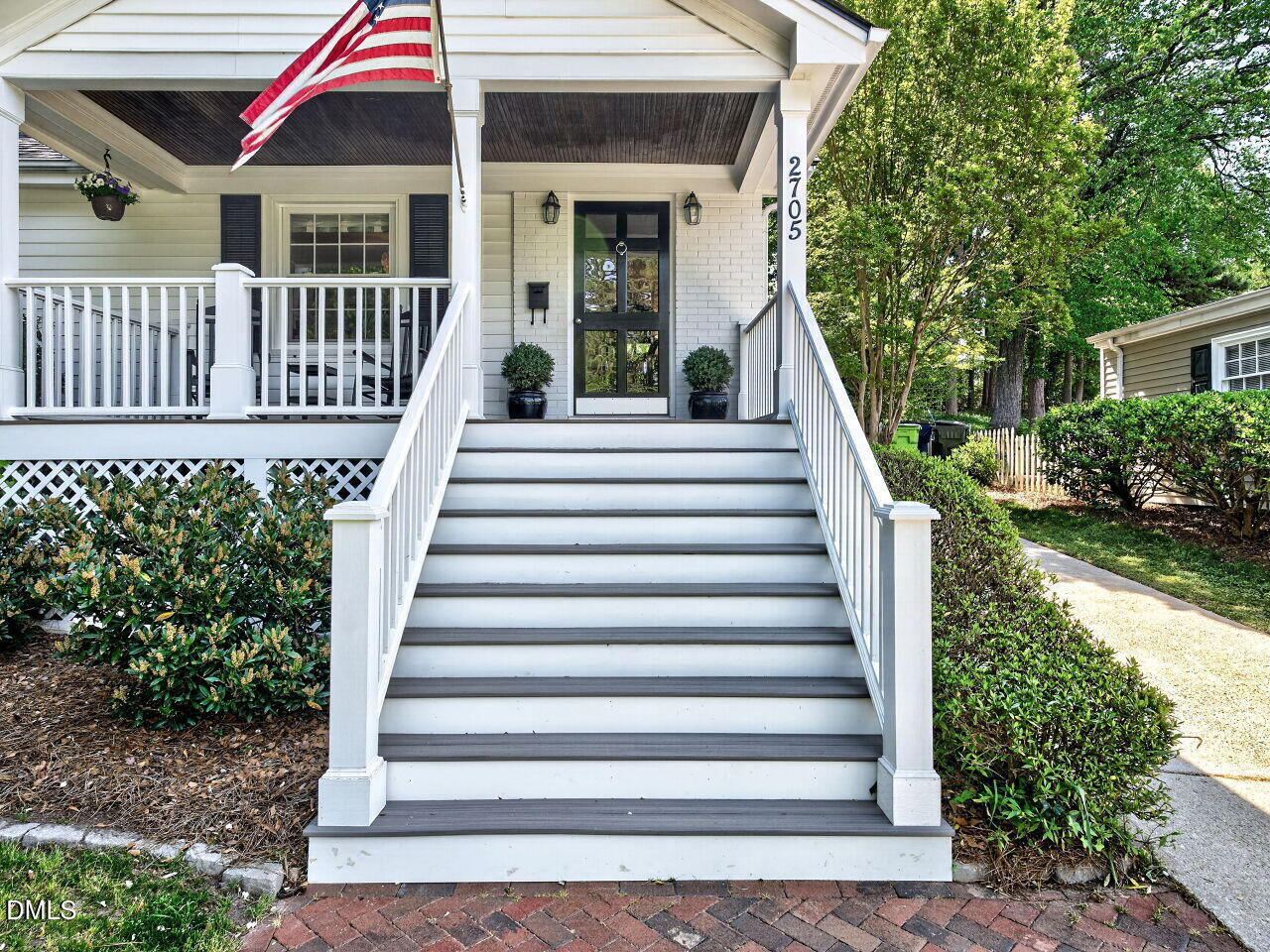 003-1280x960-front-porch