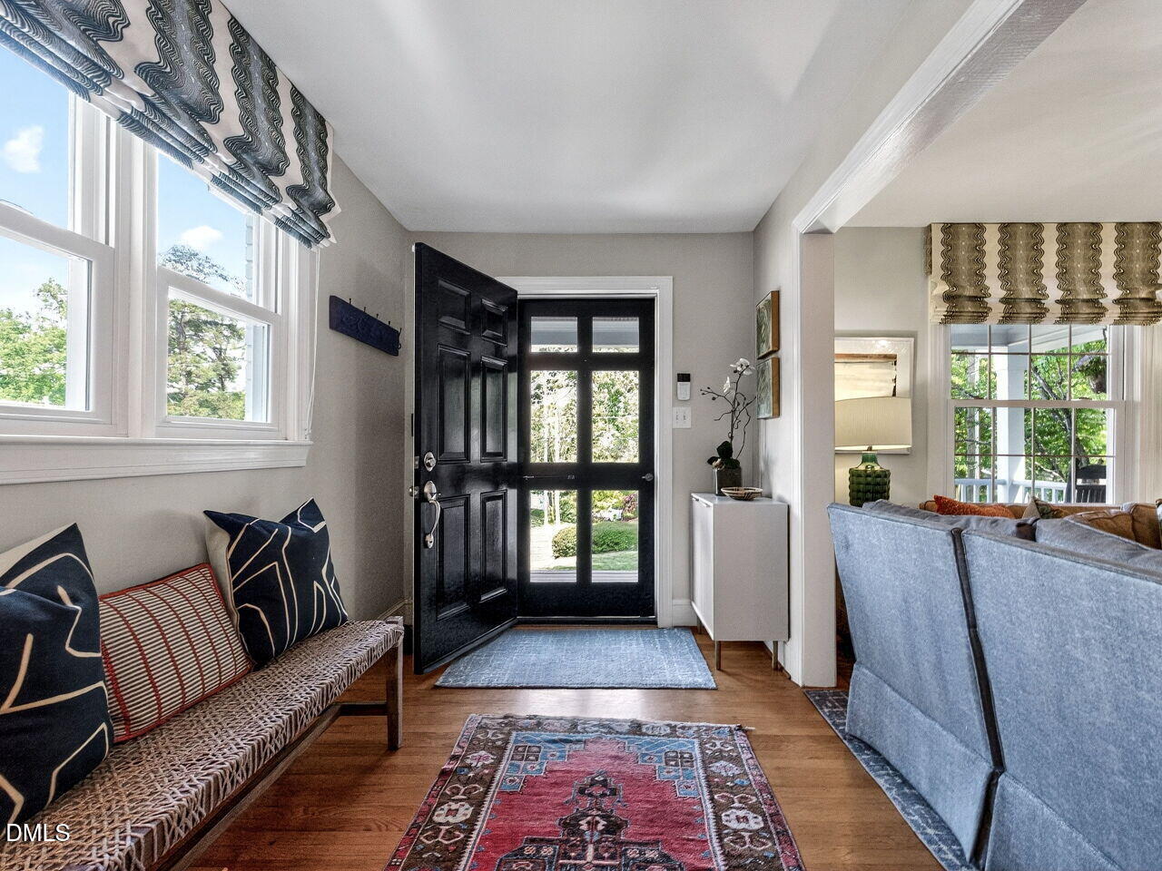005-1280x960-foyer