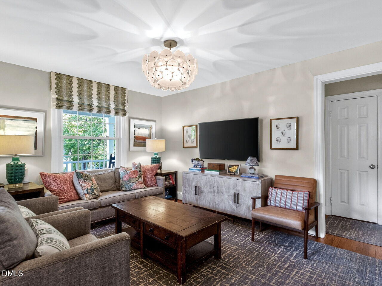 006-1280x960-family-room
