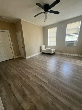 a view of livingroom and hardwood floor