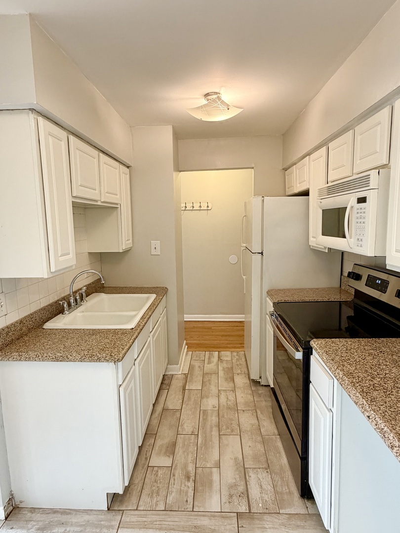 605 North Wolf Road, Unit 8E Hillside, IL 60162 - Photo 9 of 18