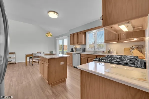 $949,900 | 15 Willow Drive, Chester, NJ 07930