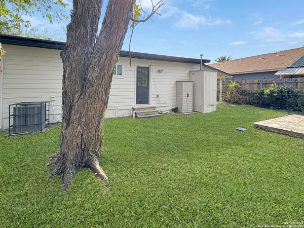 a view of a house with a backyard