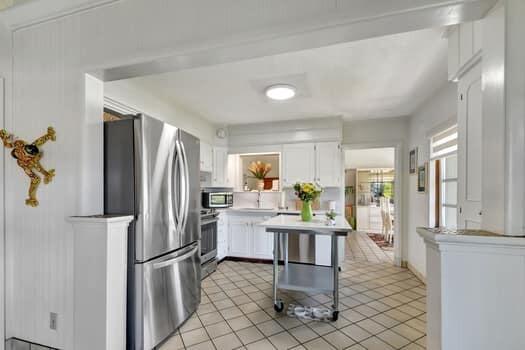 640 N Road Boynton Beach, FL 33435 - Photo 18 of 43 Kitchen to Dining