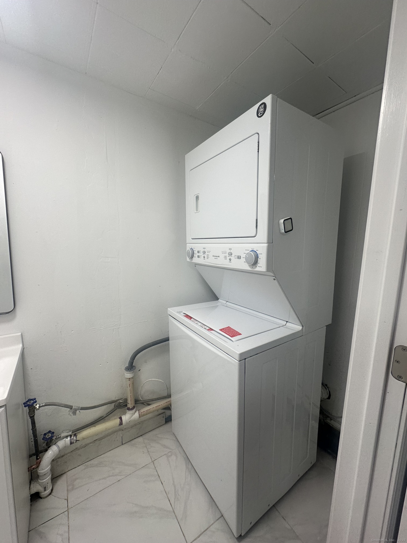 211 Palmer St Extension Norwich, CT 06360 - Photo 19 of 39